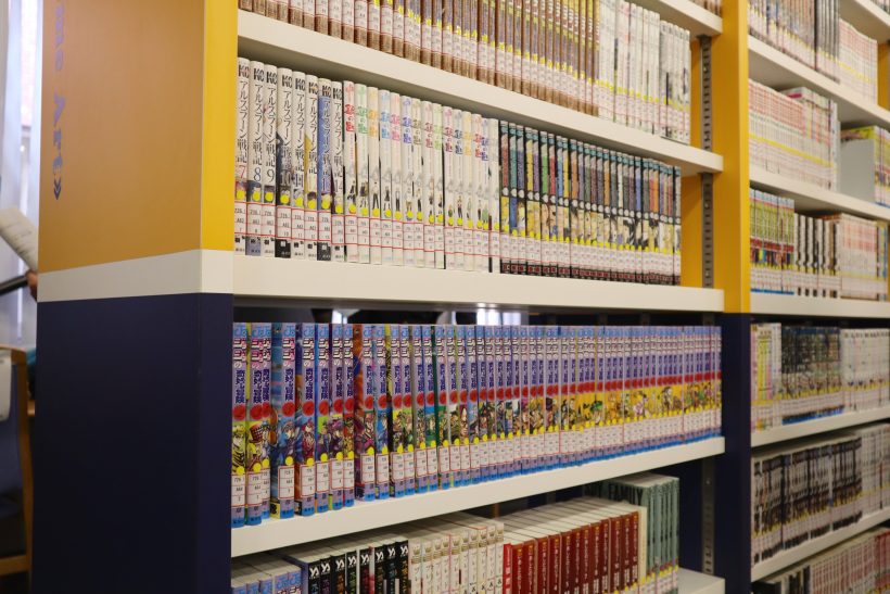 新潟国際情報大学新潟市西区の図書館に漫画コーナーNo.９が