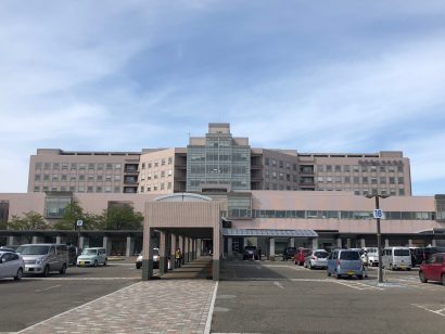 県立中央病院（新潟県上越市）が４月分の病棟機能を一部抑制、診療制限へ