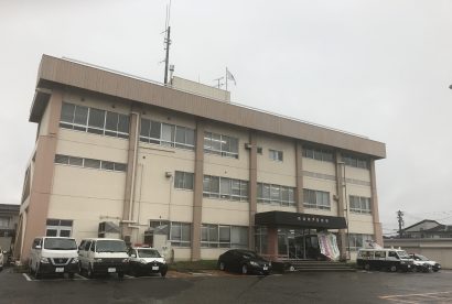 新潟市南区浦梨地内の市道上で歩行中だった女性に車で衝突し、怪我を負わせたとして南区在住の女性を現行犯逮捕