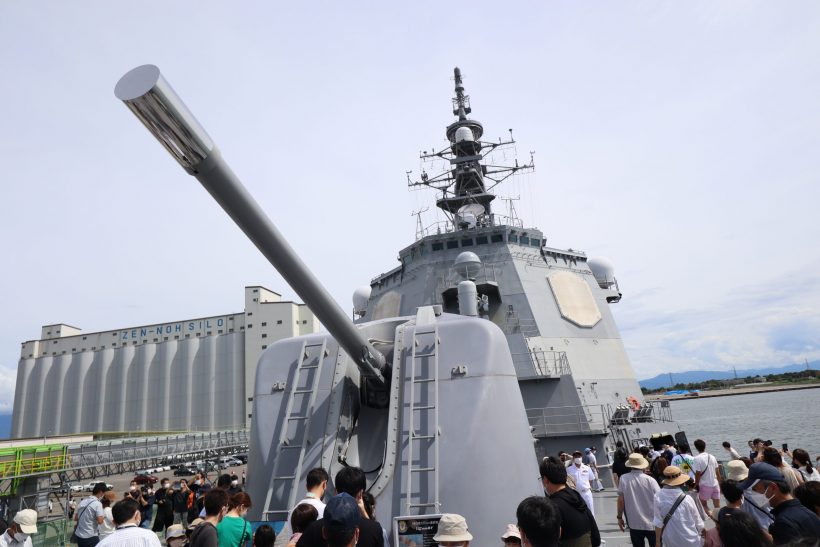 海上自衛隊 護衛艦 きりしま 艦長 チャレンジ 海上自衛隊の護衛艦「きりしま」が新潟東港東埠頭（新潟県聖籠町）で