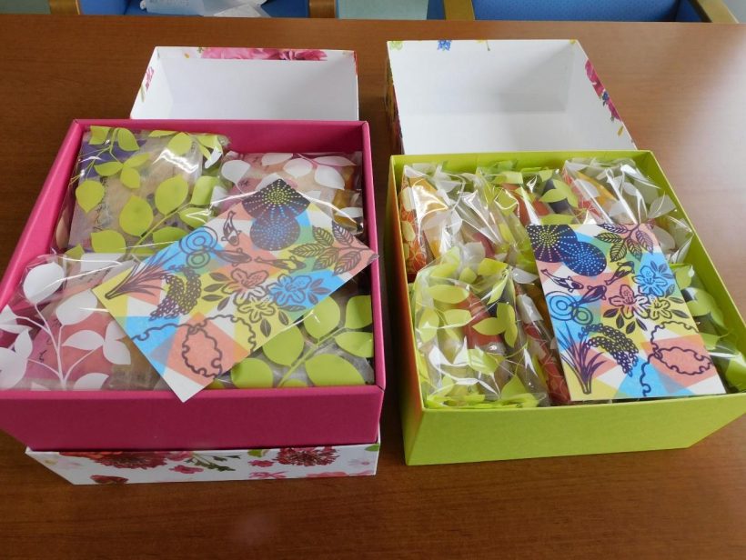Rice crackers with cute flowers design in Niigata are now available!