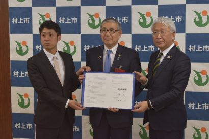 【村上新聞】村上市×次世代の集い×新潟放送　「木育」活動推進へ連携協定　テレビ、ラジオで番組もスタート