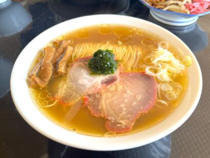 【キシャメシ】圧倒的な完成度！　濃厚な海鮮スープが絶品の「支那そば万作」