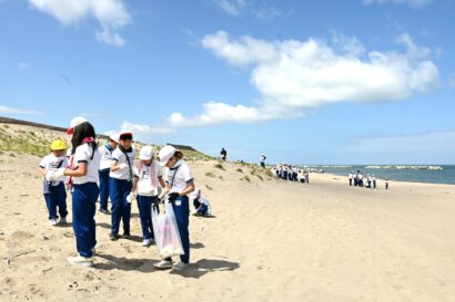 【新潟の海を守るために】青山海岸（新潟市西区）で小学生と新潟海上保安部が合同で清掃を実施