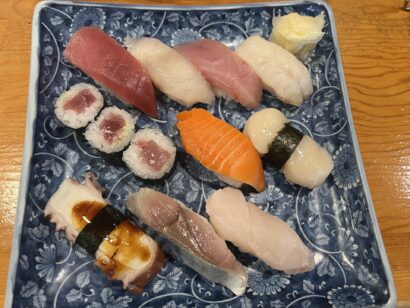【キシャメシ】今日はリッチにカウンターで昼から「回らない寿司」を