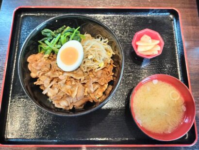 【キシャメシ】肉も野菜もガッツリ食べたい欲張りさんへ！焼肉店「まんてん」（新発田市）のスタミナ丼が最高