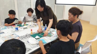 小国和紙と自然界のカタチで「香る灯」づくり ―こどもカフェで親子19組が光と香りのアート体験