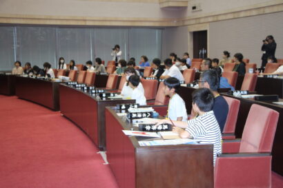 【県議会って何するところ？】親子で参加する「夏休み！県議会探検ツアー」、鋭い質問に正副議長もたじたじ