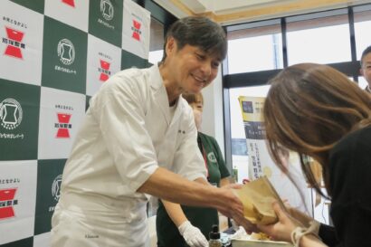 人気料理店「賛否両論」の笠原氏が特製おにぎりを来場者へプレゼント　岩塚製菓の新施設「お米となかよしパーク」でイベント初開催（新潟県長岡市）