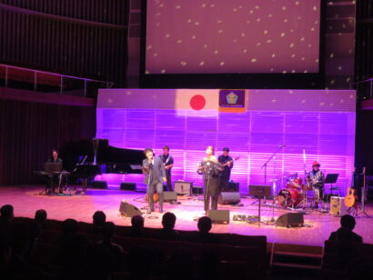 長岡英智高等学校が創立20周年記念式典　新校歌「色彩ナナイロ」を初披露