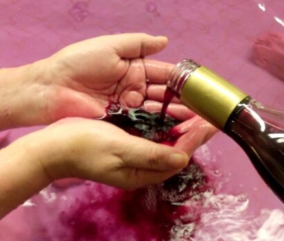 【ボージョレヌーヴォー解禁】日帰り温泉で「ワイン風呂」開催！「ワインどろパック」も配布　心身ともにリラックス（新潟市秋葉区）