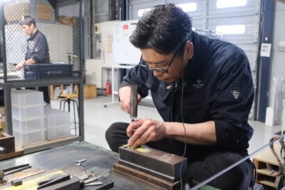 包丁メーカー・藤次郎の工場へ潜入！　年間約1万5000人が訪れるオープンファクトリー施設の魅力とは（新潟県燕市）