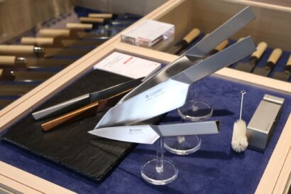 1枚のステンレスを折り曲げ作った包丁「藤次郎 ORIGAMI」、「JIDAデザインミュージアムセレクション」に選定