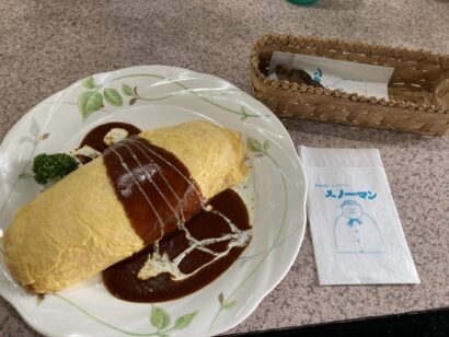 【キシャメシ】たまご好きが納得の絶品クリーミーオムライス（スノーマン）