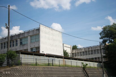 【同窓会有志が告発】老朽化進む加茂暁星高校校舎の一部が耐震指標不足で危険伴う、学校法人に説明求め会見