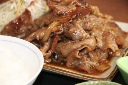 【キシャメシ】記者の2025イチオシ定食がこちら、「スラブ焼 すみよし」（長岡市）のカルビ定食