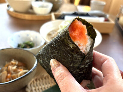 【キシャメシ】田上町「かみむすび」でふわり握ったおにぎりと豆乳豚汁を　昼どきに訪れたい、やさしい定食