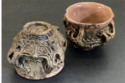 火焔型土器を模したぐい飲み