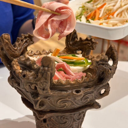 火焔型土器を模した土鍋