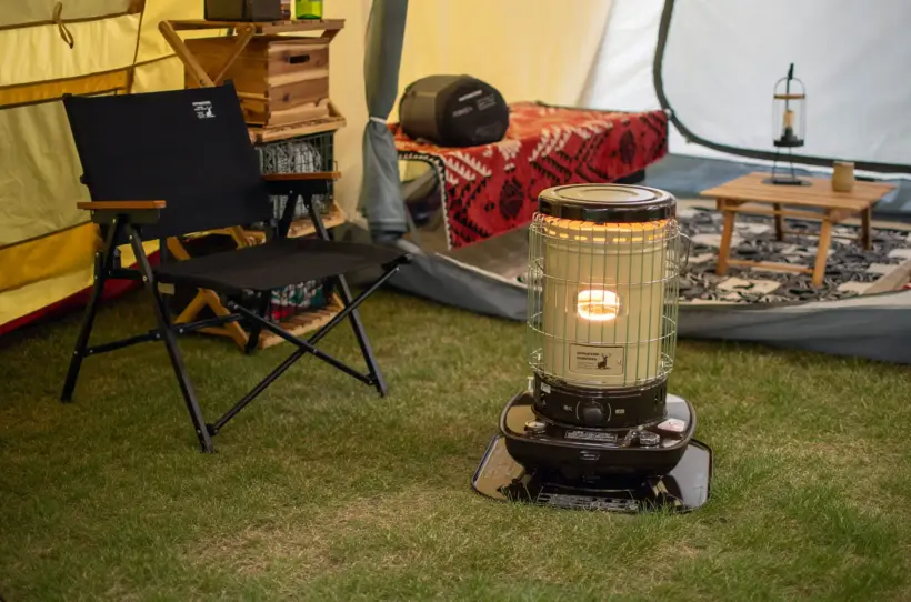 テント内に設置したストーブ