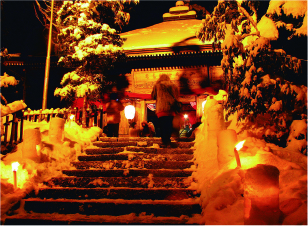 【幻想的な雪灯籠の列】別所虚空蔵尊例祭、2月12日・13日開催（新潟県五泉市）