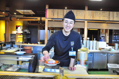 【特集】一年で一人前を目指す！　こだわりの寿司を届ける「佐渡弁慶」の仕事・育成の流儀