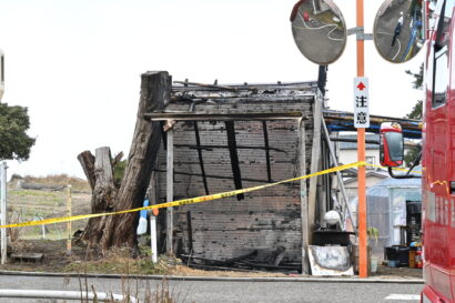 無人販売所に火をつけ全焼させた疑い　現場付近にいた66歳の無職男を逮捕