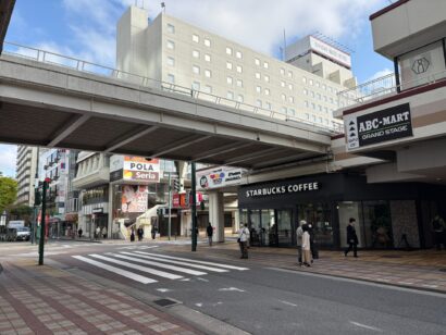 「お金がないので脅し取ろうと…」新潟市中央区万代で女性が切りつけられる　77歳男を銃刀法違反で現行犯逮捕、強盗致傷の疑いも視野に捜査