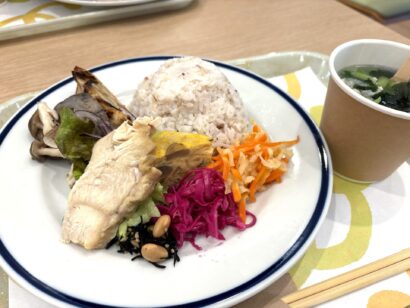 【キシャメシ】県庁の新・食堂カフェに潜入　栄養バランス重視の「SUZUWEILL」で満足プレート