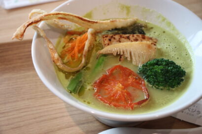 【前略、道の駅よりキシャメシ】　やさしい道の駅たがみ、ポテンシャル鬼高い一風堂コラボ「護摩堂ベジラーメン（春）」