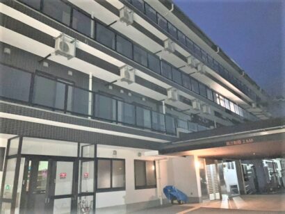 負債額は2社合計で約14億円、老人福祉事業の萬代総業とその関連会社が破産手続き開始決定