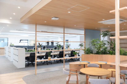 明和工業が本社を改修　フリーアドレス化や高断熱、スタバのコーヒーマシンなど導入で快適性を向上