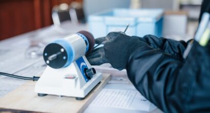 日本初の金属洋食器メーカー・燕物産　工場で磨く体験プログラム開始、4月30日など