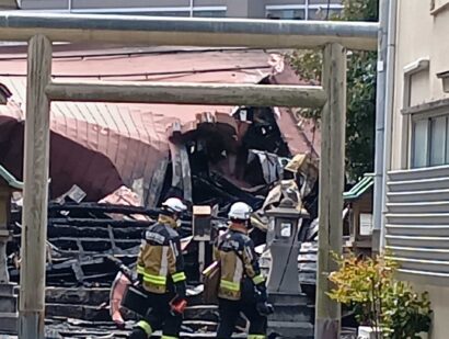 愛宕神社（新潟市中央区）で火災発生、付近建物にも延焼
