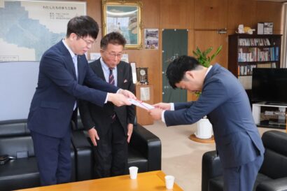 「子どもたちの教育のために」オーシャンシステムが新潟県三条市へ100万円を寄付、市の奨学金拡充を目的に