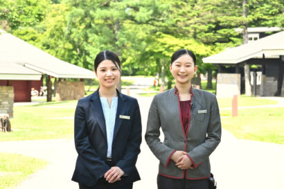 【特集】同じ学びから、それぞれの舞台へ　プリンスグランドリゾート軽井沢で活躍する鈴木海結さん、渡邊千穂さん　新潟青陵大学短期大学部卒業生