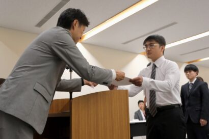 「社員400人が皆さんを応援している」髙儀（新潟県三条市）、三条市立大学の学生16人へ奨学金を給付