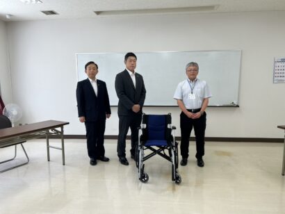 【自らの体験きっかけに】新國際空手拳法道・士衛塾が福祉施設に車いすを贈呈、大会収益から