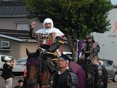 【記者ノート】「101回目の謙信公祭」による出陣行列や川中島合戦の再現などの戦国絵巻に皆、大興奮