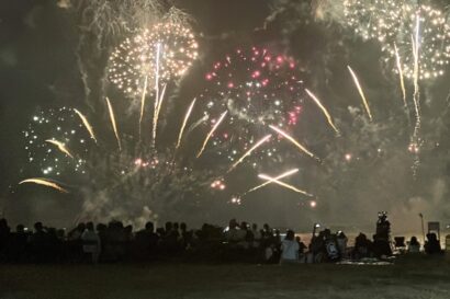 【阿賀野川に咲いた夏の記憶】約6,000発の「ござれや花火」に大歓声