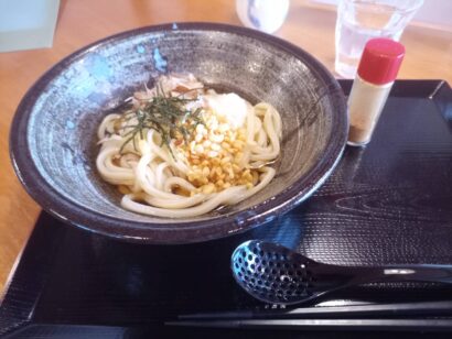 【キシャメシ】意外な組み合わせにほっこり　喫茶店で味わう手打ちうどん（新潟県長岡市　喫茶陽だまり）