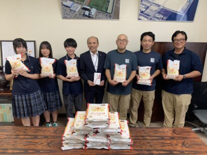 【残暑乗り越えて！】藤井商店（弥彦村）が新県産米「なつひめ」200キロを日本文理高校に寄付、県のプロモーションと「連携」