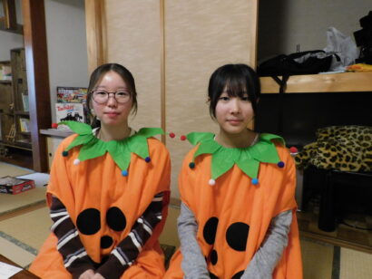 三条高校生が地域交流イベントを企画「ろくのわ」で少し早いハロウィンパーティー（新潟県三条市）
