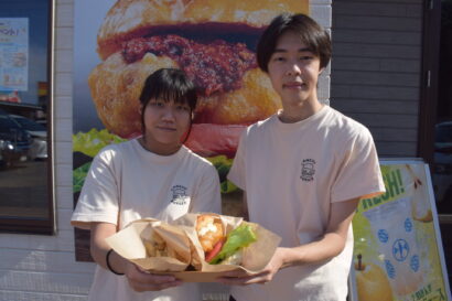 能水商店（糸魚川市）、県立海洋高生と開発の「あんこうバーガー」が4年間で1万食突破